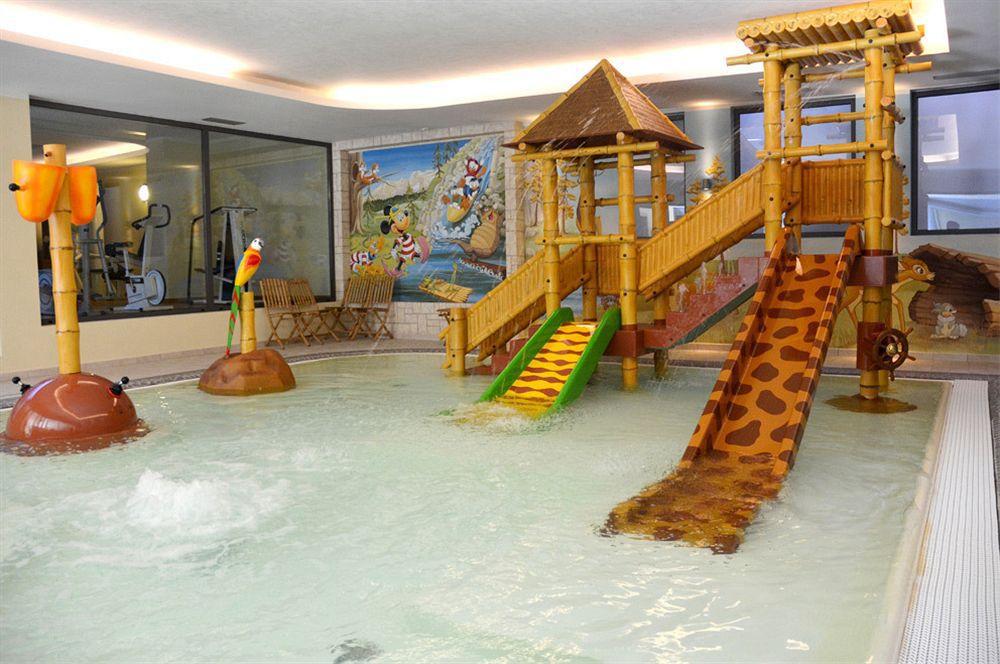 Alpholiday Dolomiti Wellness & Family Hotel Dimaro Eksteriør billede