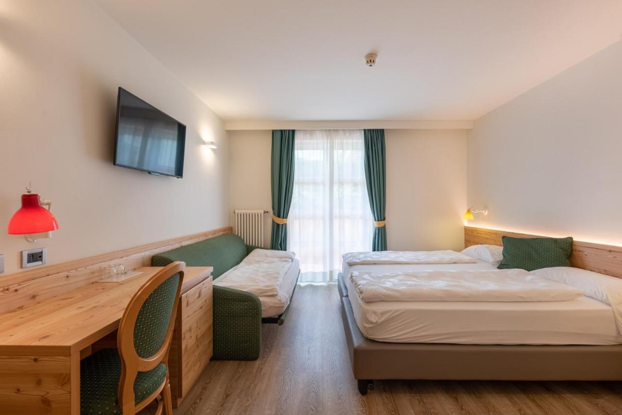 Alpholiday Dolomiti Wellness & Family Hotel Dimaro Værelse billede