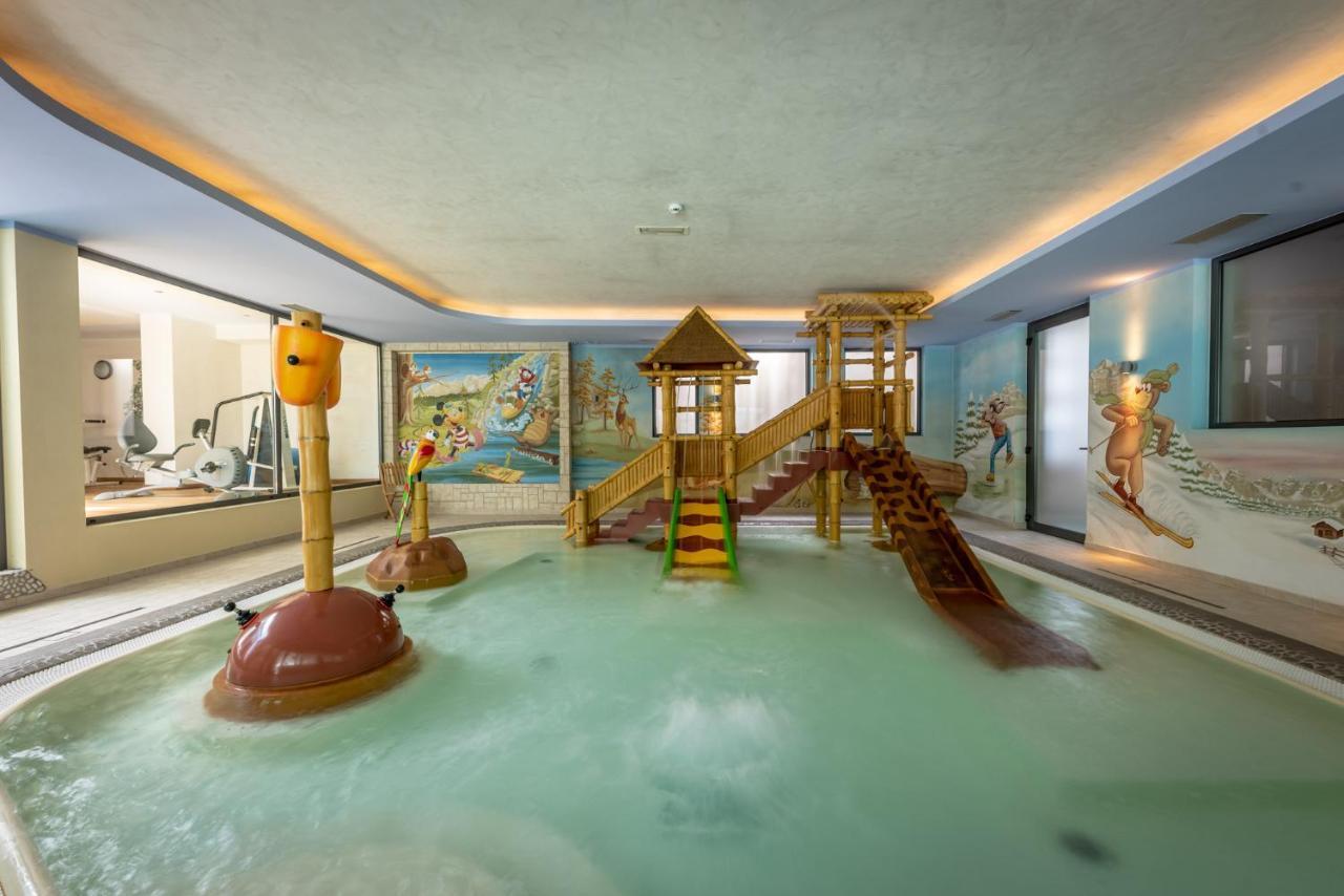 Alpholiday Dolomiti Wellness & Family Hotel Dimaro Eksteriør billede
