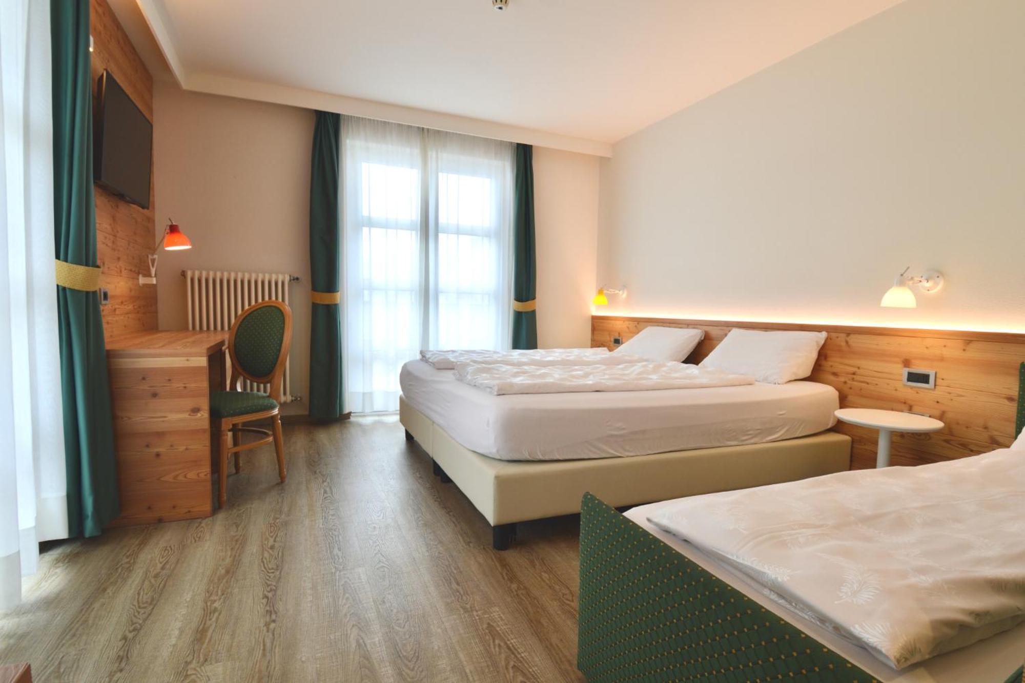 Alpholiday Dolomiti Wellness & Family Hotel Dimaro Værelse billede