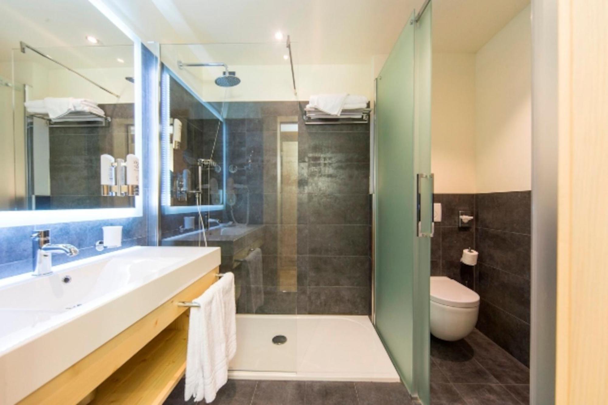 Alpholiday Dolomiti Wellness & Family Hotel Dimaro Værelse billede