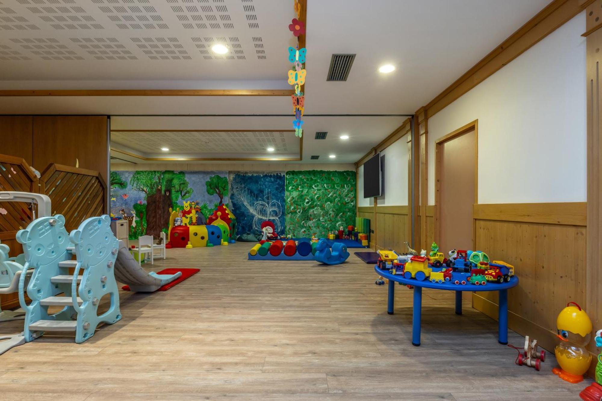 Alpholiday Dolomiti Wellness & Family Hotel Dimaro Eksteriør billede