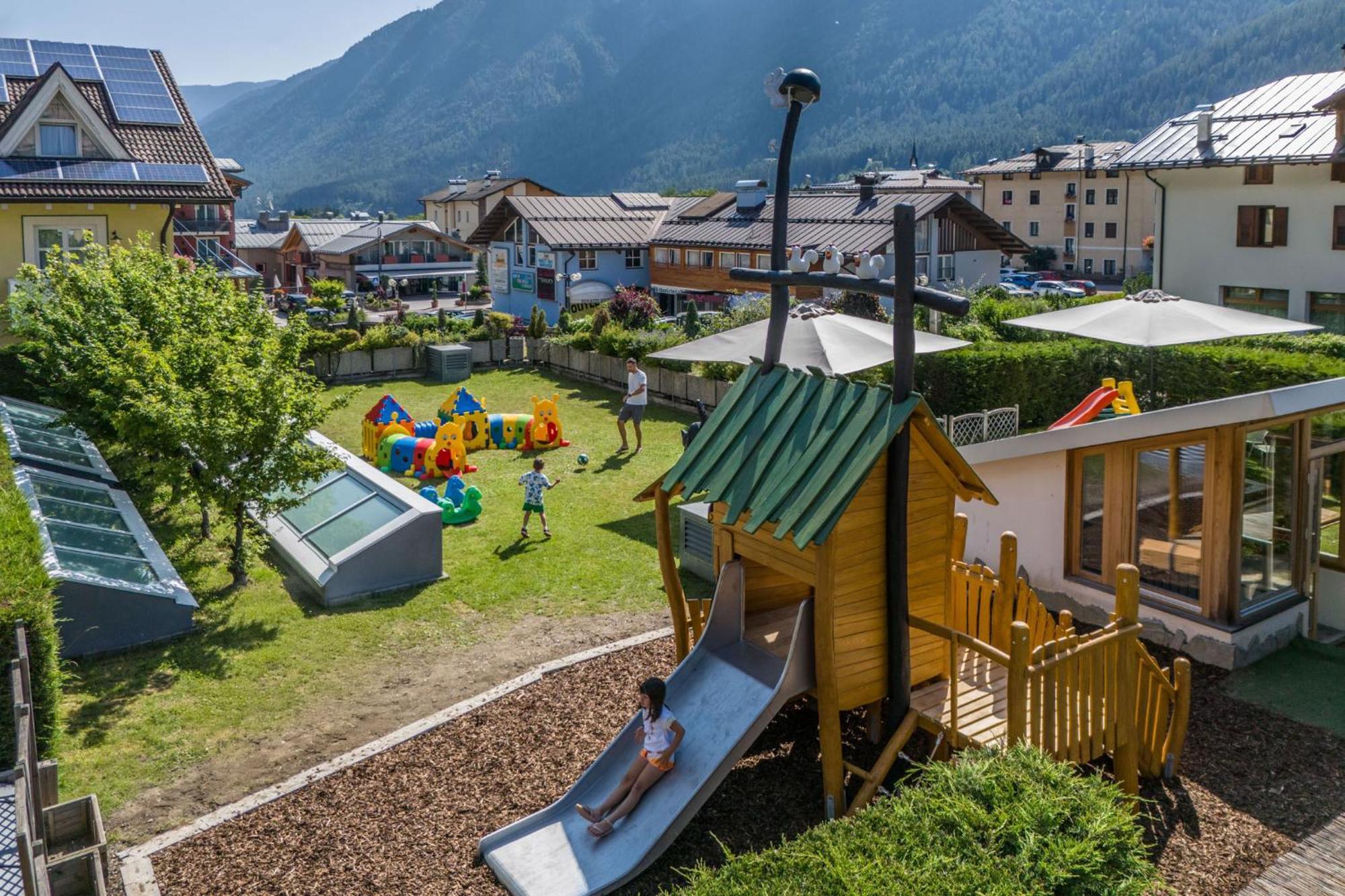 Alpholiday Dolomiti Wellness & Family Hotel Dimaro Eksteriør billede