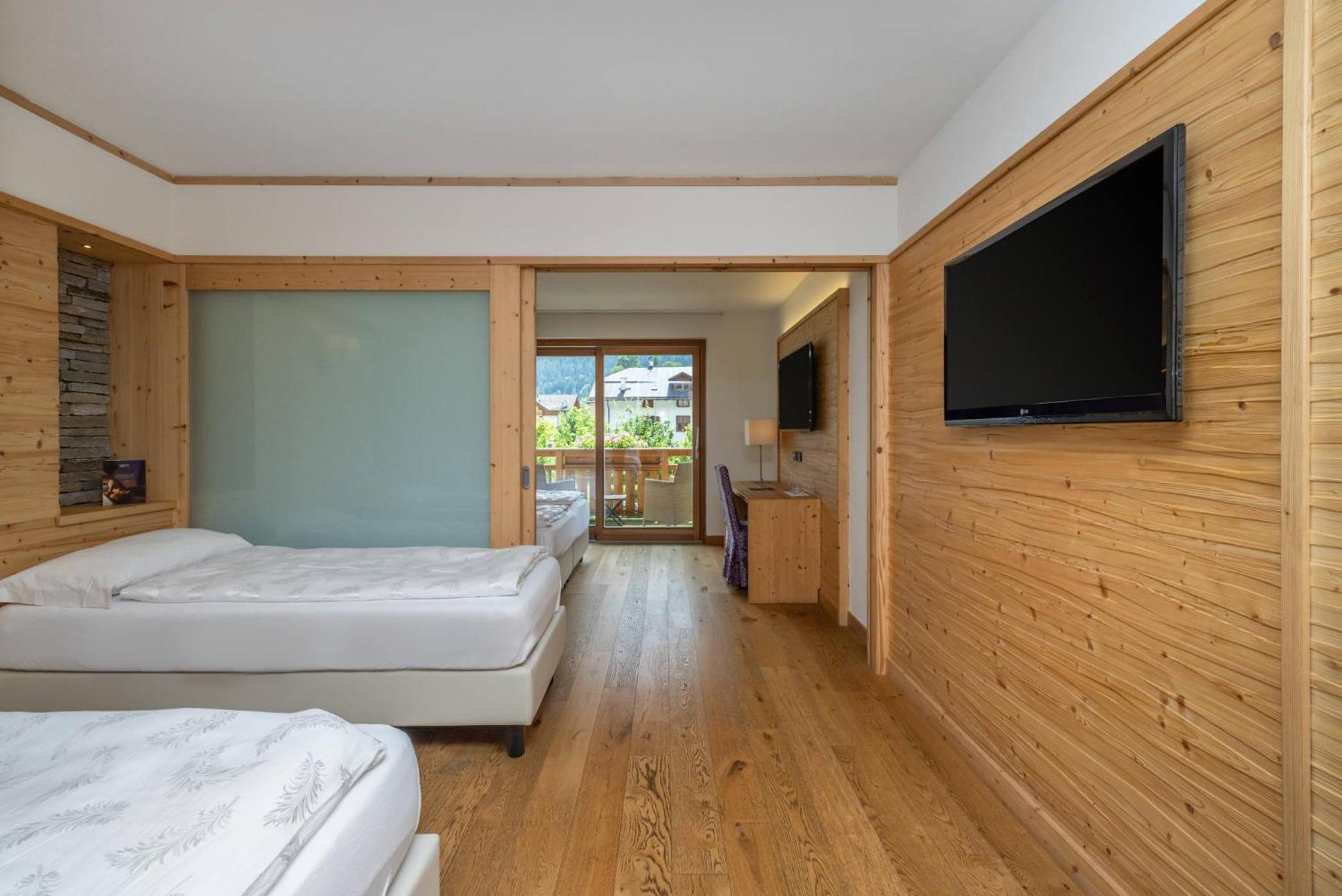 Alpholiday Dolomiti Wellness & Family Hotel Dimaro Værelse billede