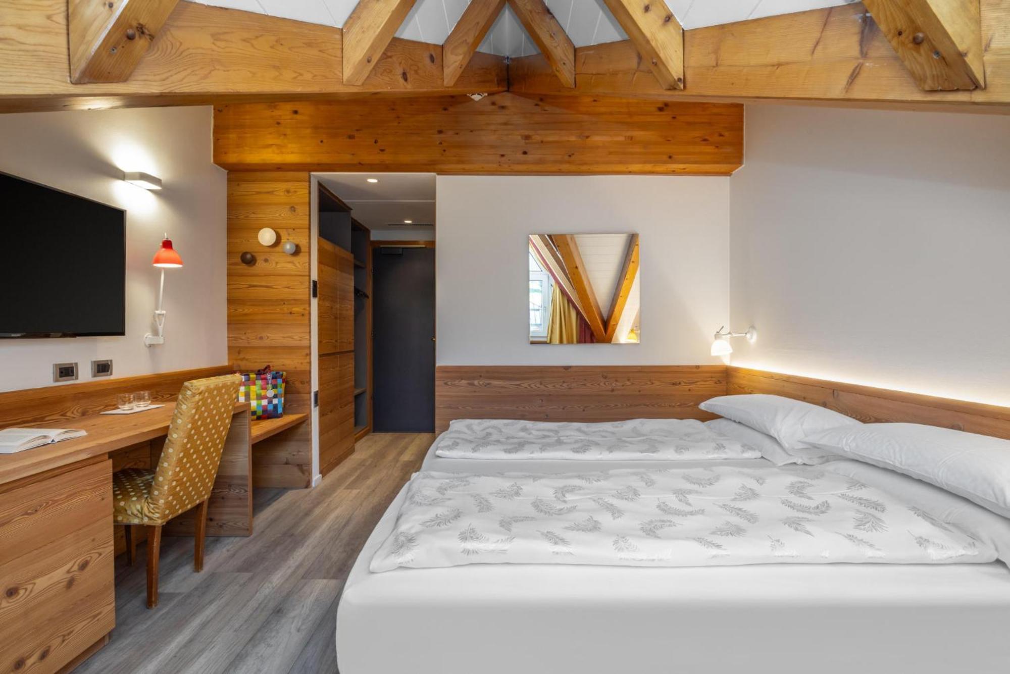 Alpholiday Dolomiti Wellness & Family Hotel Dimaro Værelse billede