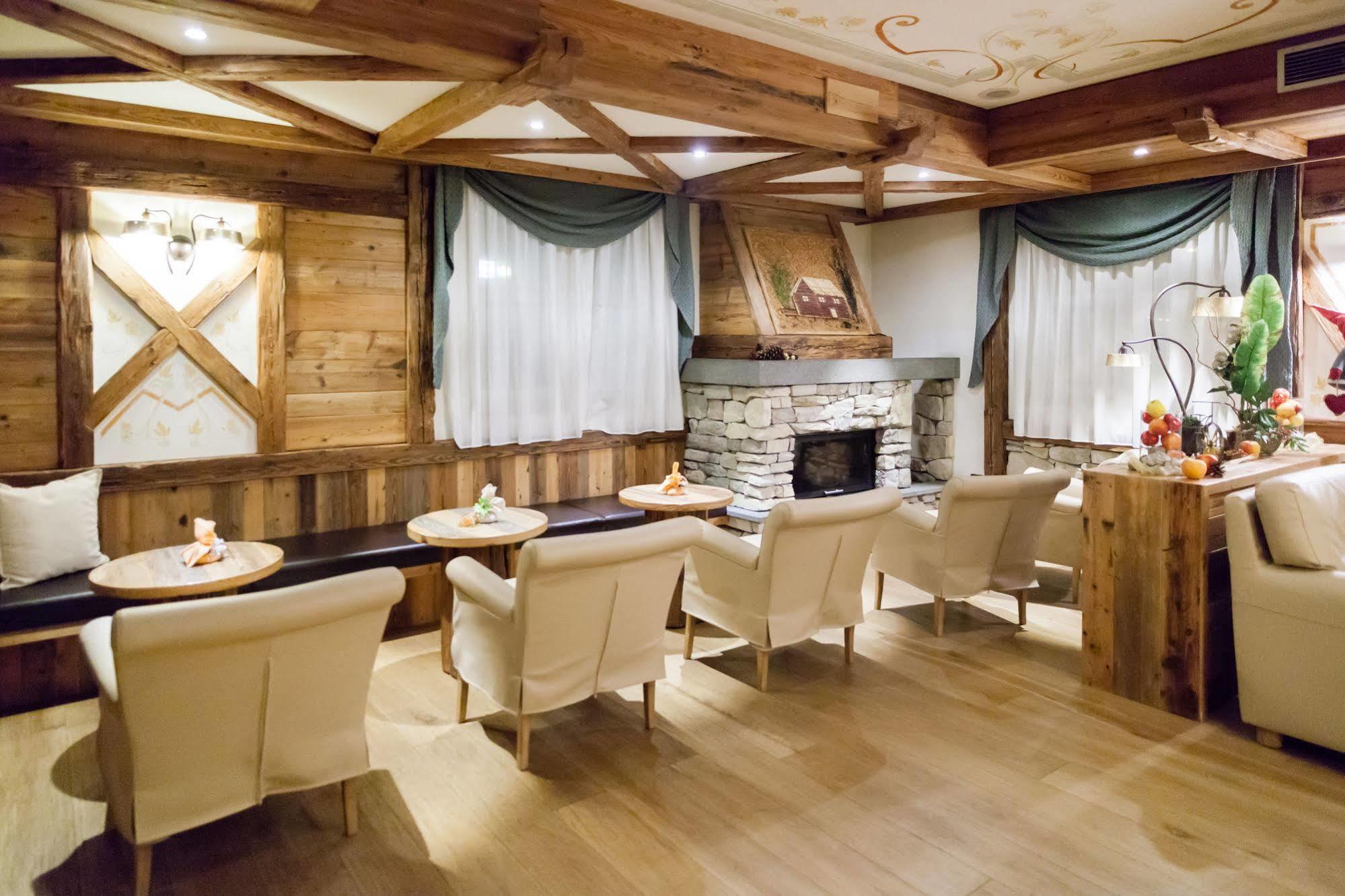 Alpholiday Dolomiti Wellness & Family Hotel Dimaro Eksteriør billede