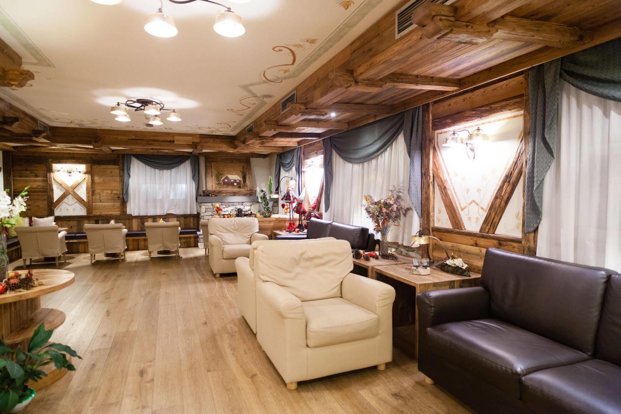 Alpholiday Dolomiti Wellness & Family Hotel Dimaro Eksteriør billede