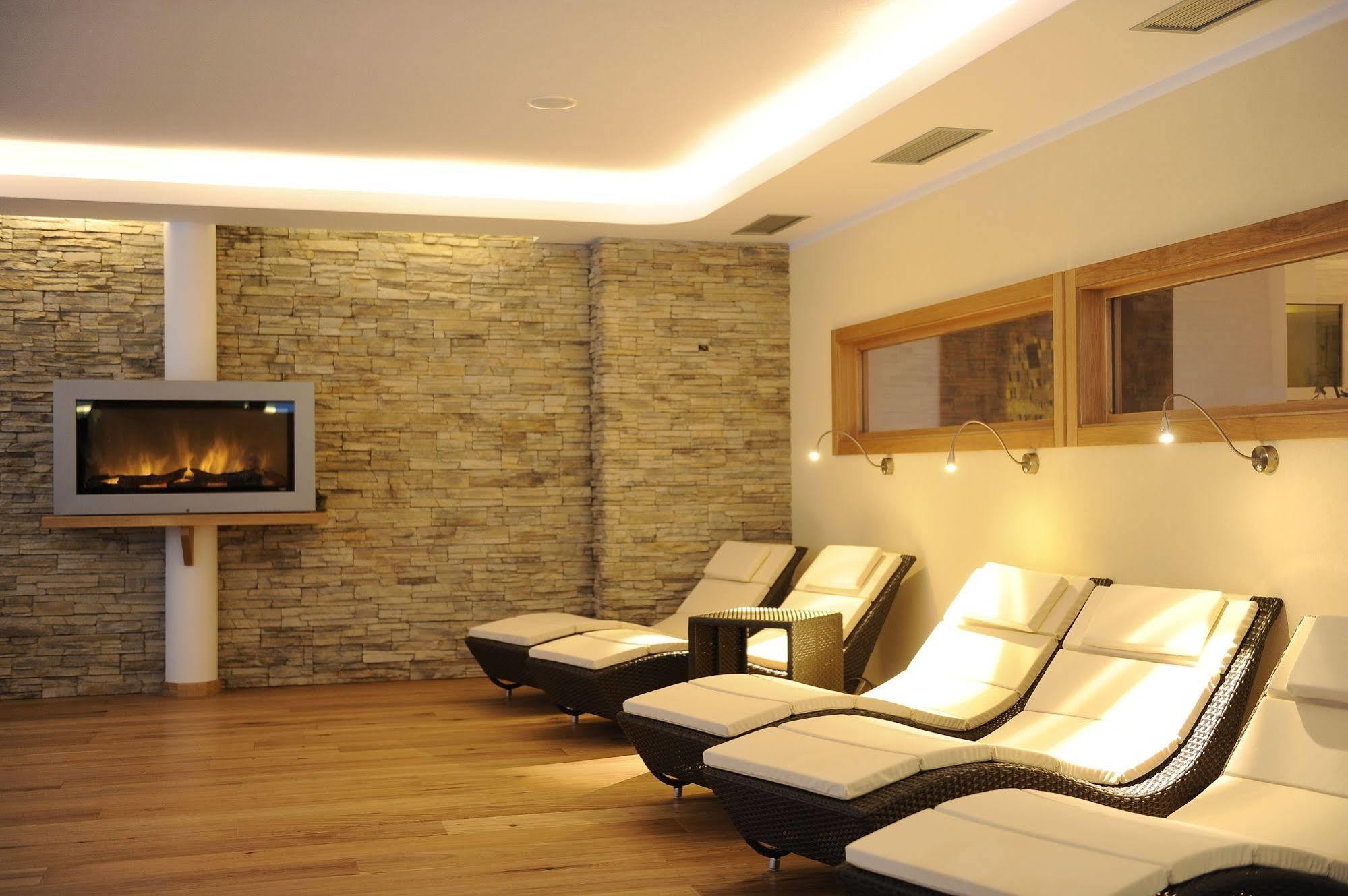 Alpholiday Dolomiti Wellness & Family Hotel Dimaro Eksteriør billede